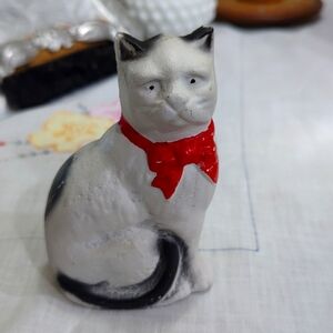 VINTAGE HUBLEY CAST IRON Mid-Century STILL CAT BANK EXCELLENT PAINT 4 inch TALL